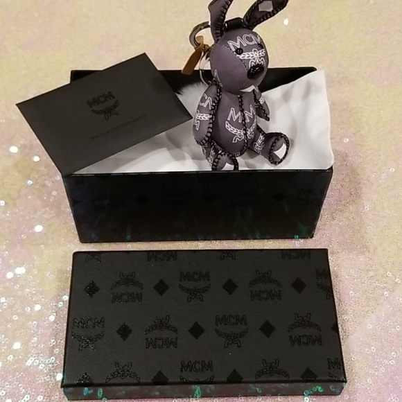 MCM Rabbit Keychain - Picture 9 of 11